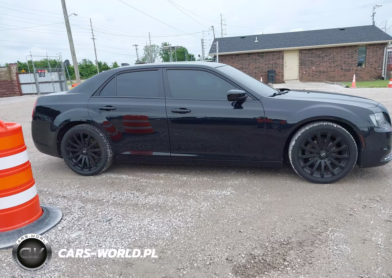 2015 Chrysler 300 300S VIN:2C3CCABG9FH803225 - 13