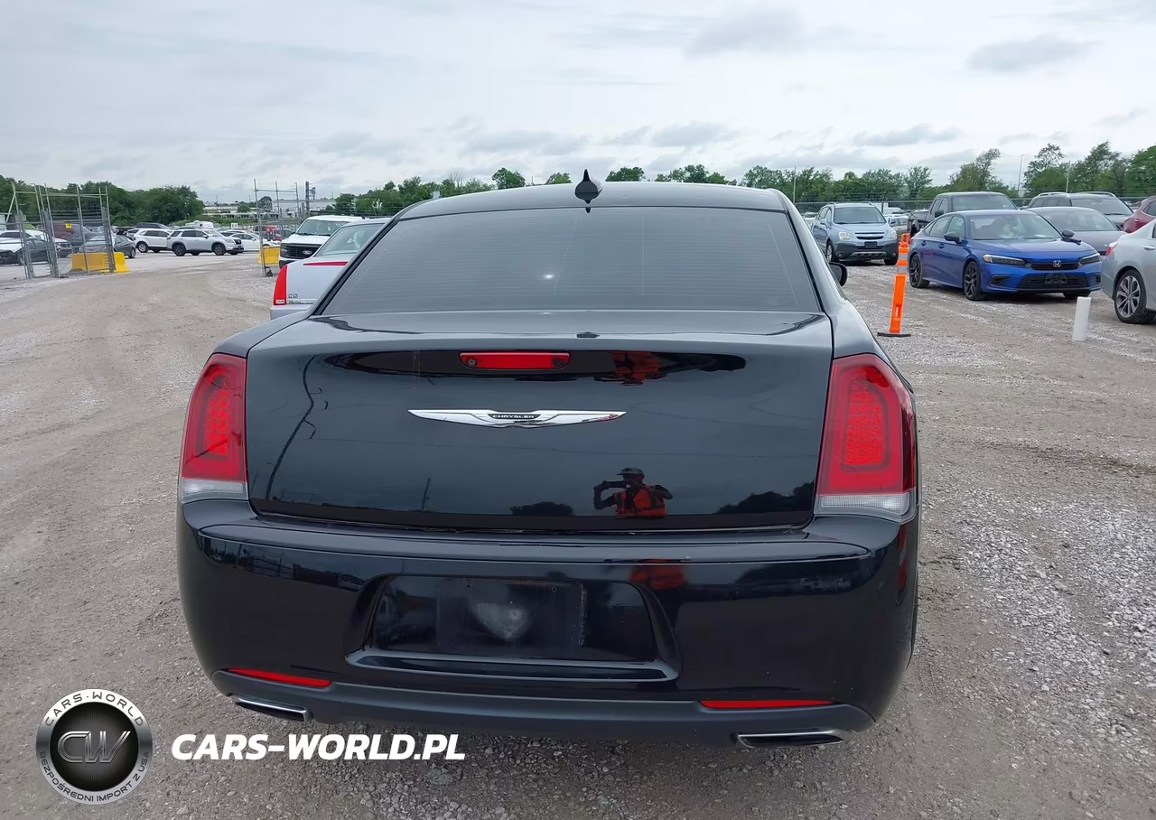 2015 Chrysler 300 300S VIN:2C3CCABG9FH803225 - 16