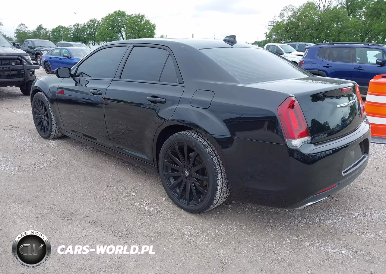2015 Chrysler 300 300S VIN:2C3CCABG9FH803225 - 3