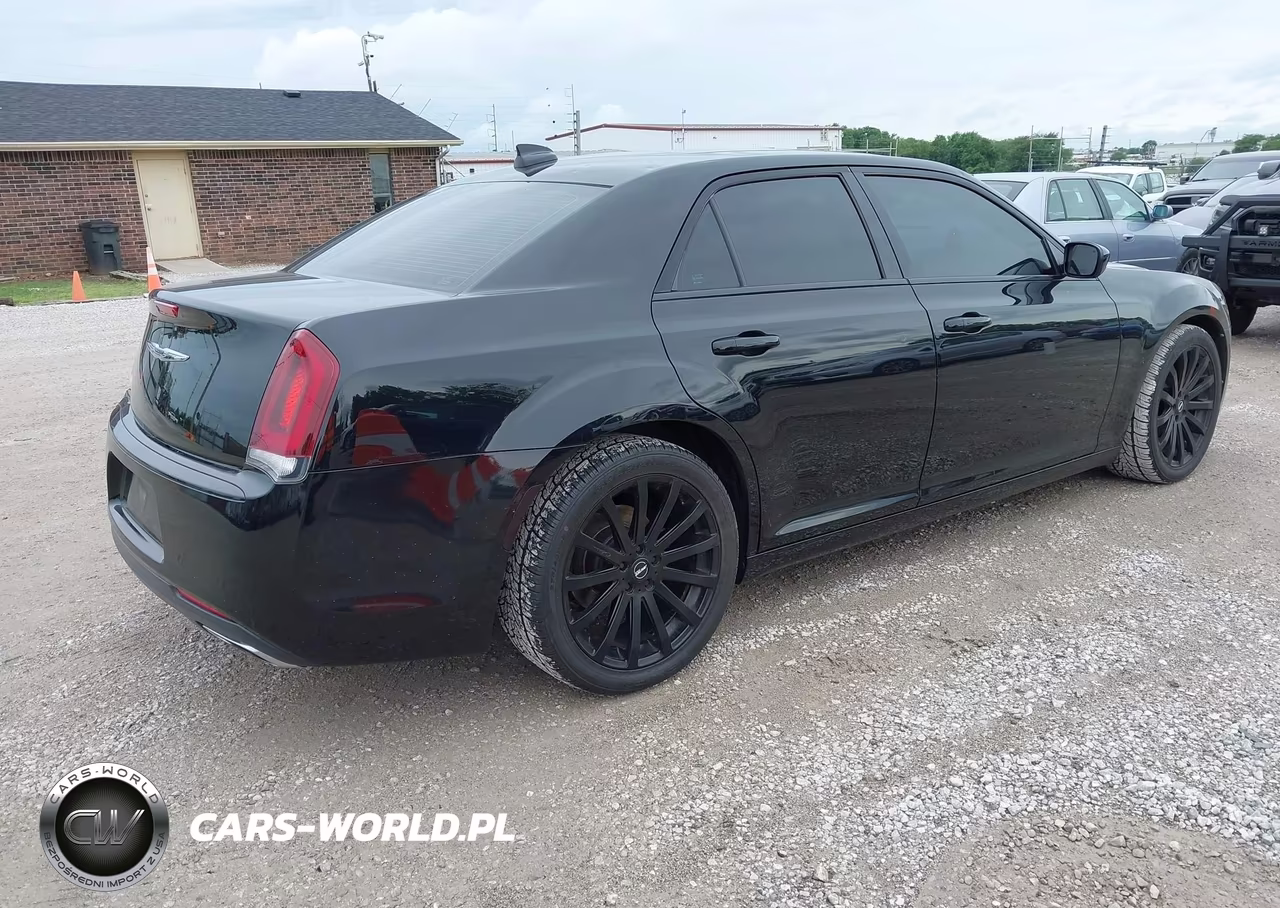 2015 Chrysler 300 300S VIN:2C3CCABG9FH803225 - 4