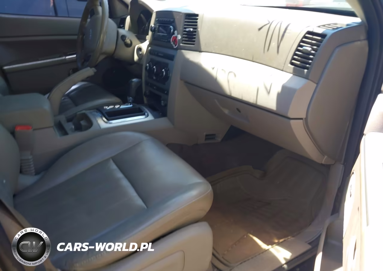 2007 Jeep Grand Cherokee Laredo VIN:1J8GR48K67C570717 - 5