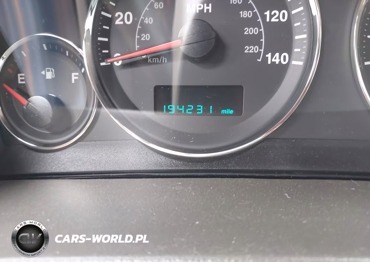 2007 Jeep Grand Cherokee Laredo VIN:1J8GR48K67C570717 - 7