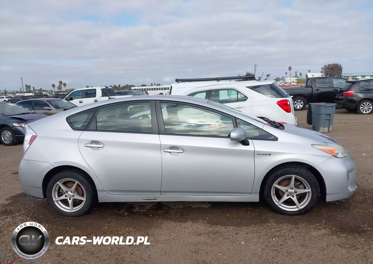 2015 Toyota Prius Three VIN:JTDKN3DU8F0395773 - 13