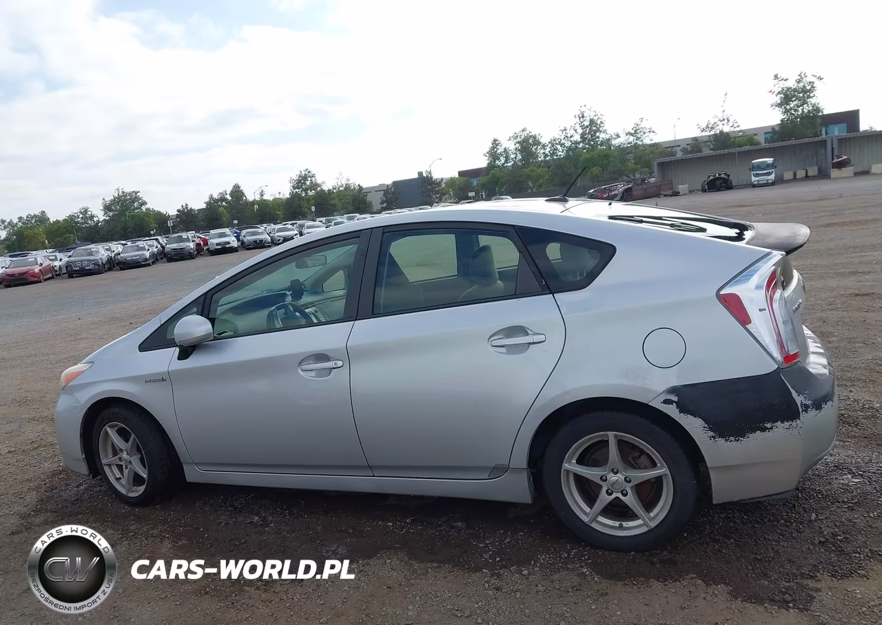 2015 Toyota Prius Three VIN:JTDKN3DU8F0395773 - 14
