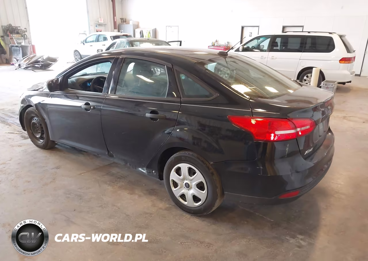 2018 Ford Focus S VIN:1FADP3E28JL268647 - 3