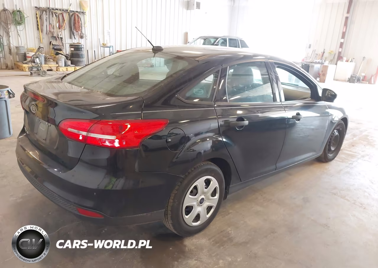 2018 Ford Focus S VIN:1FADP3E28JL268647 - 4