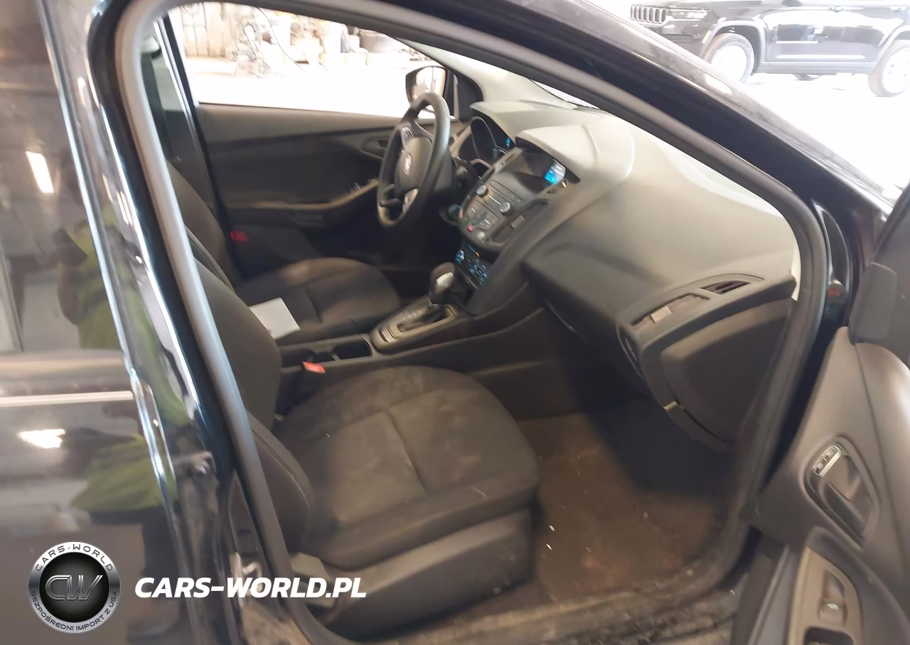 2018 Ford Focus S VIN:1FADP3E28JL268647 - 5
