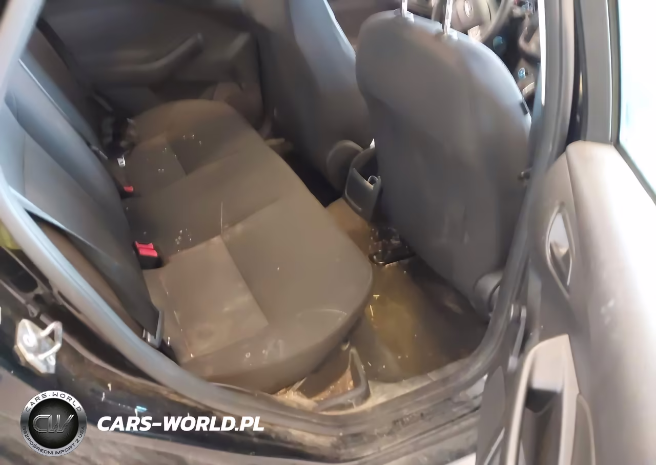 2018 Ford Focus S VIN:1FADP3E28JL268647 - 8