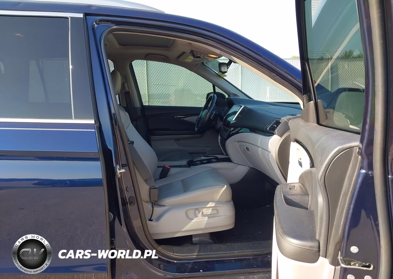 2018 Honda Pilot Touring VIN:5FNYF6H93JB048280 - 5