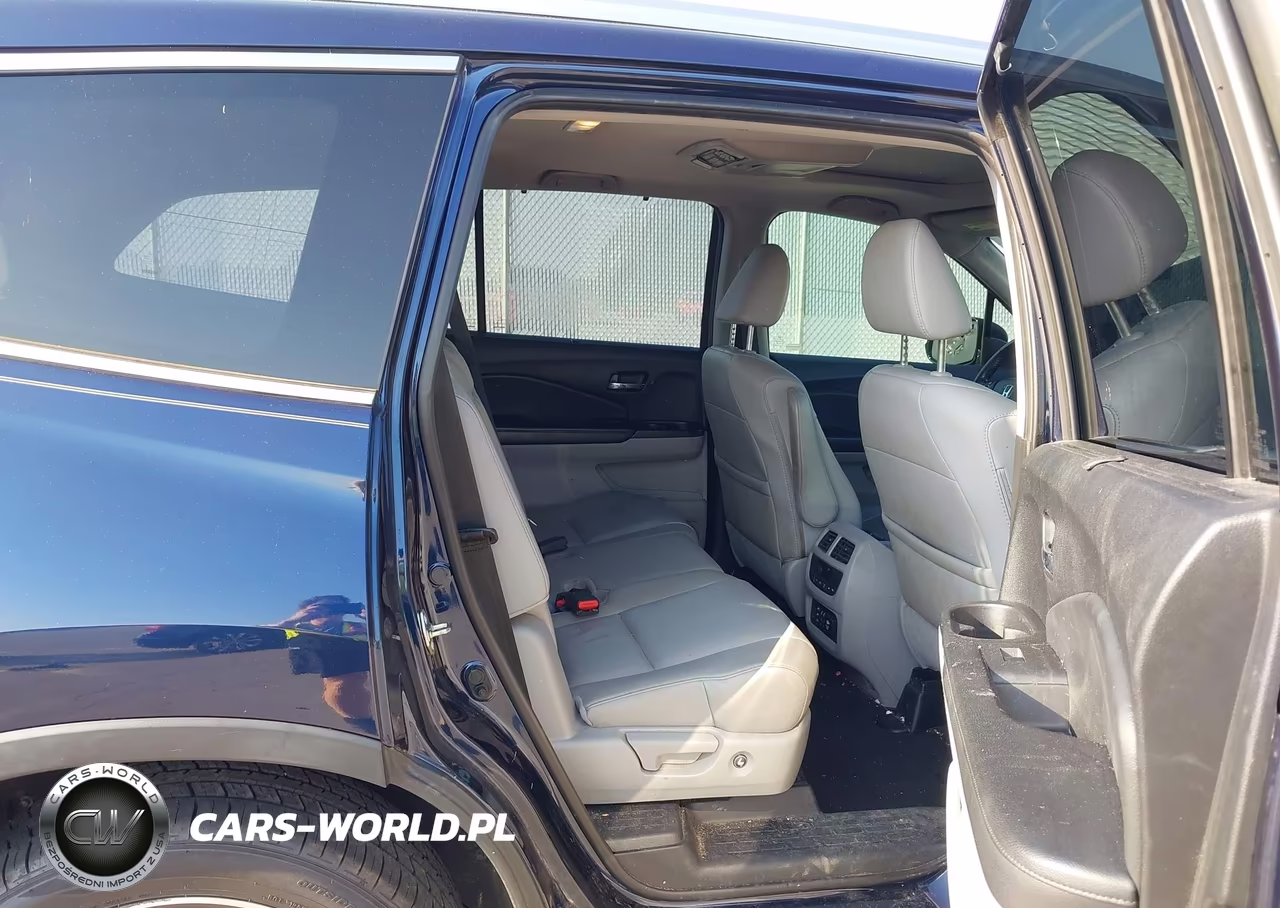 2018 Honda Pilot Touring VIN:5FNYF6H93JB048280 - 8