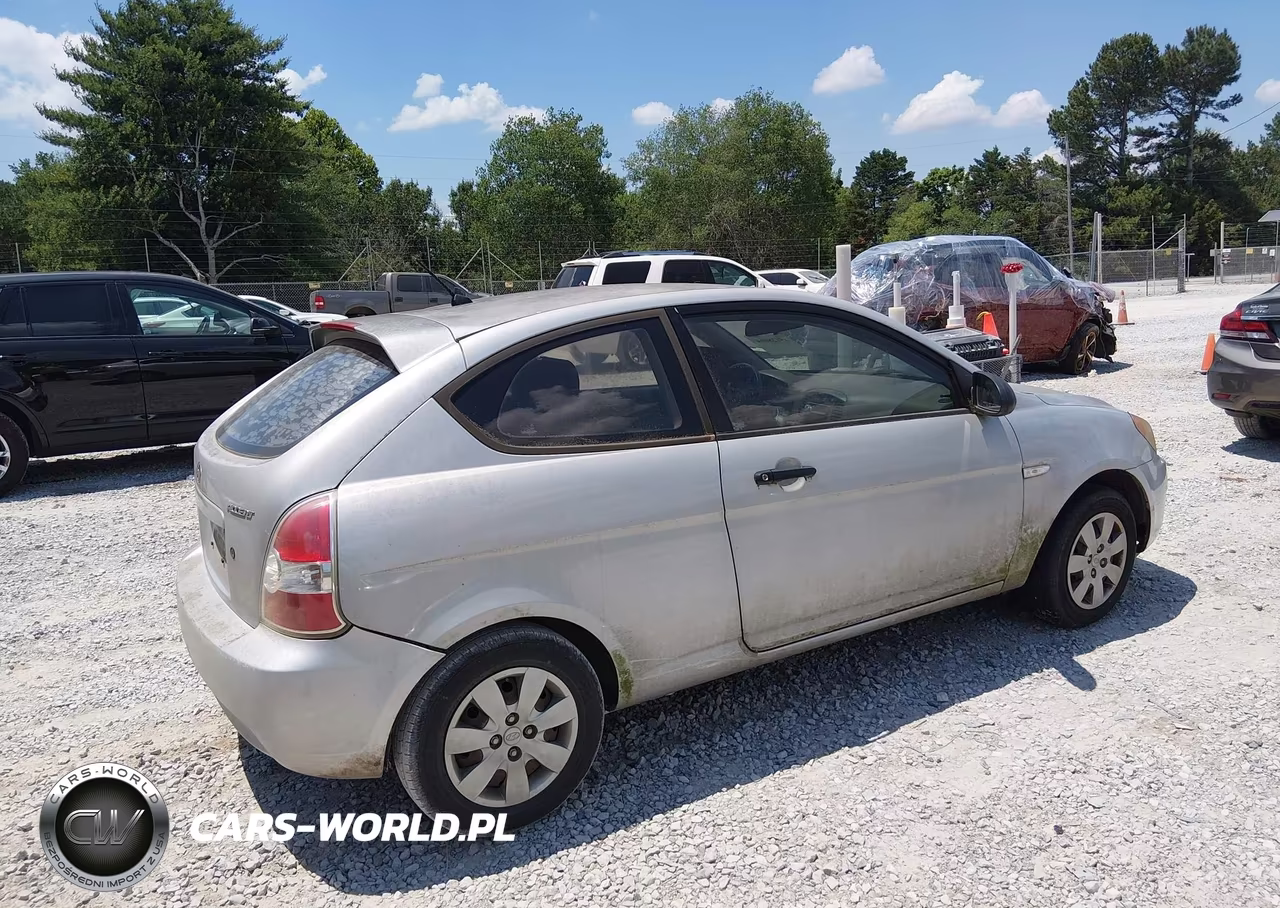 2008 Hyundai Accent Gs VIN:KMHCM36C28U093463 - 4