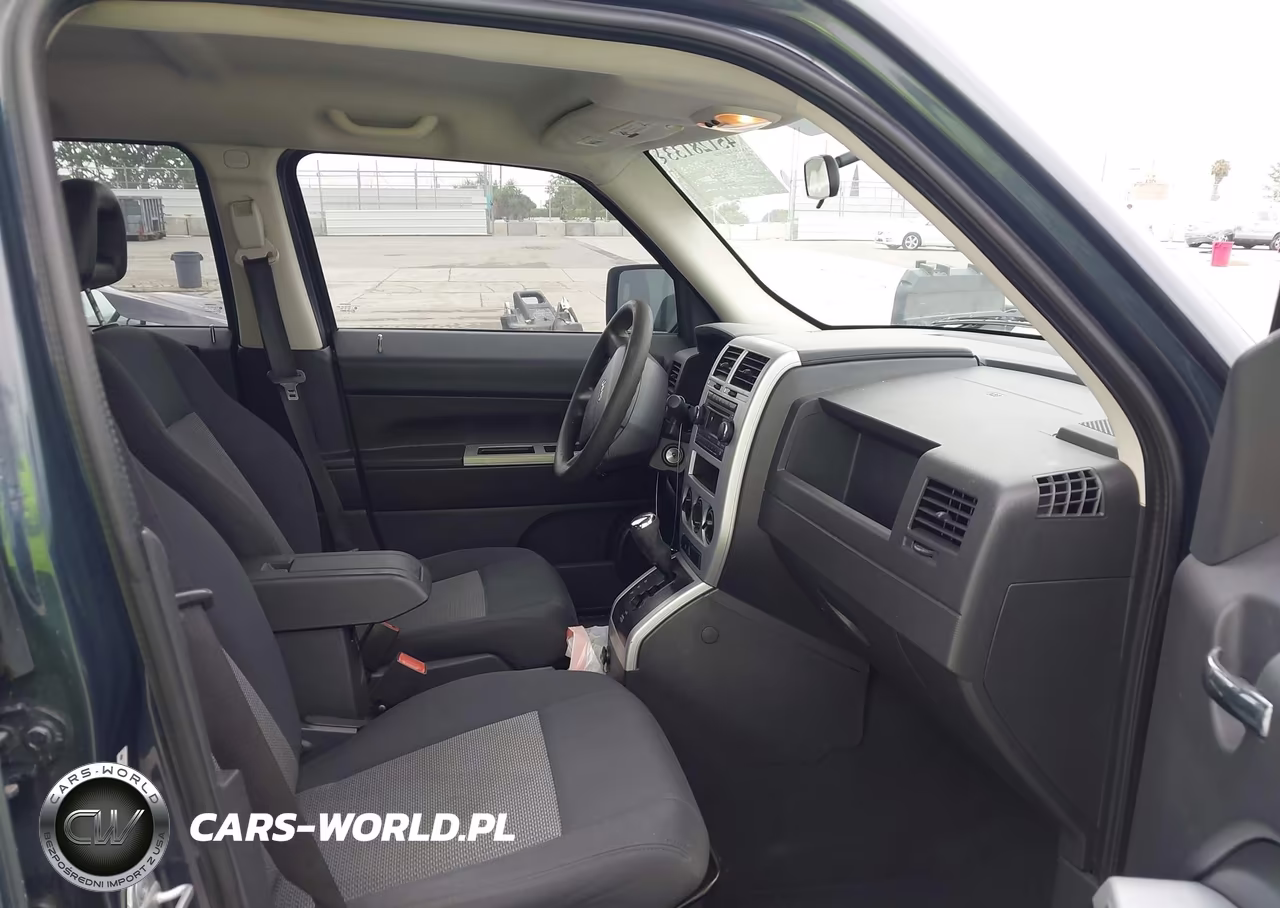 2008 Jeep Patriot Sport VIN:1J8FT28W48D551891 - 5