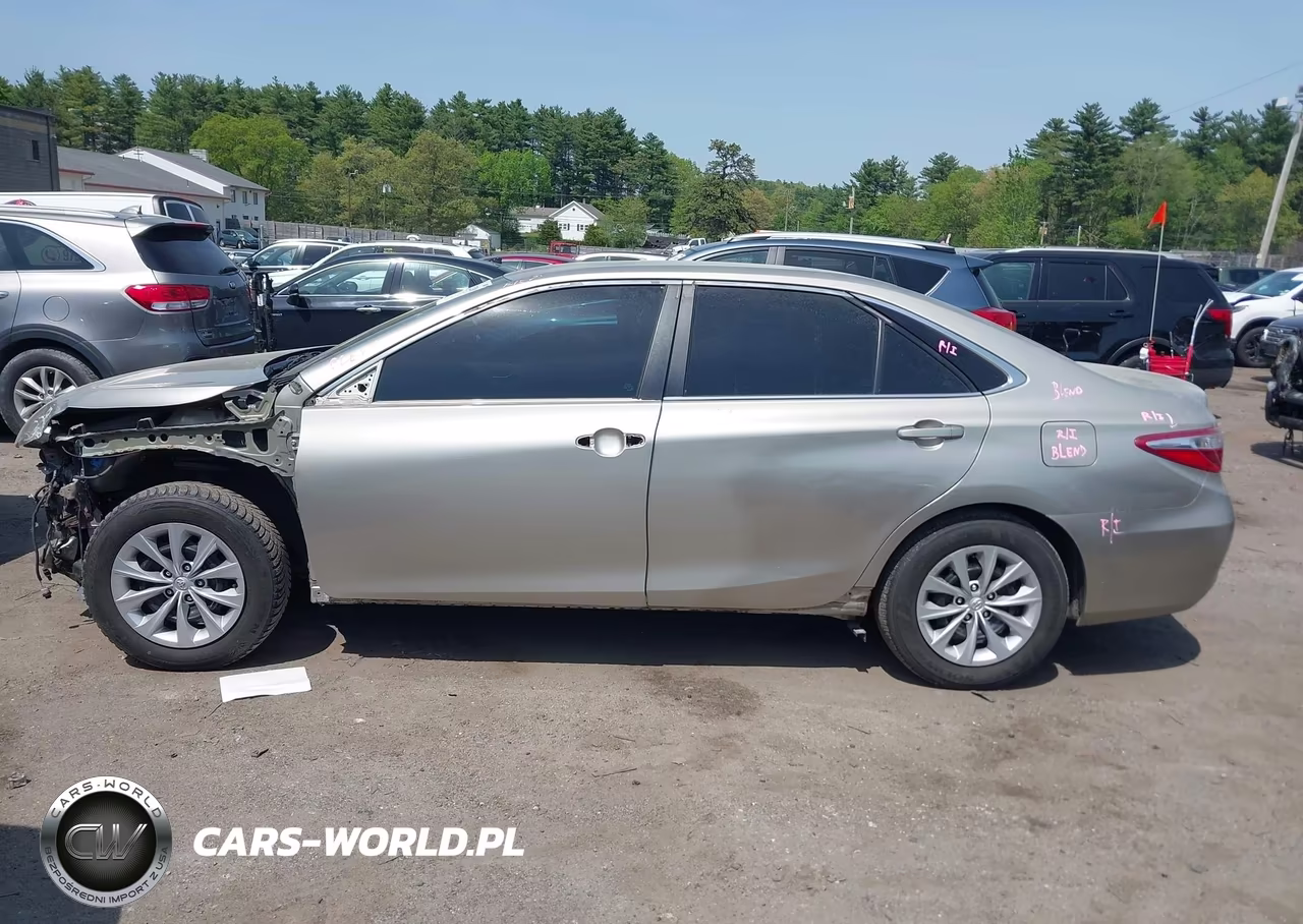 2015 Toyota Camry Hybrid Le VIN:4T1BD1FK1FU155939 - 15