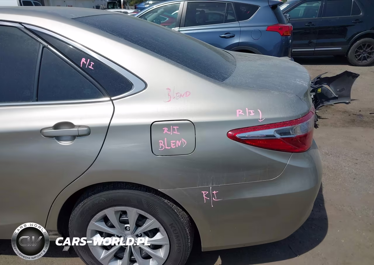 2015 Toyota Camry Hybrid Le VIN:4T1BD1FK1FU155939 - 18