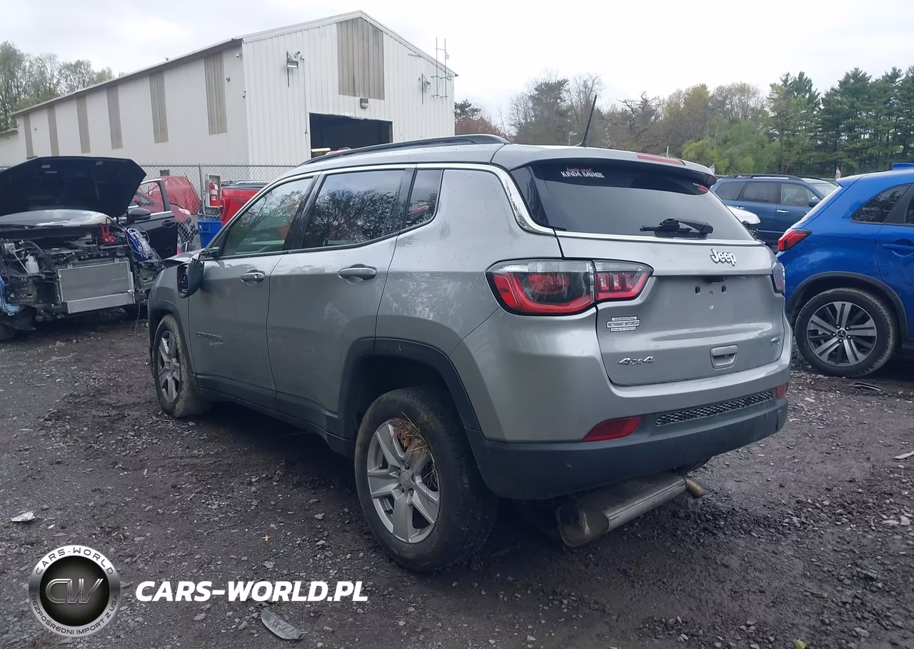 2022 Jeep Compass Latitude 4X4 VIN:3C4NJDBB3NT131555 - 3