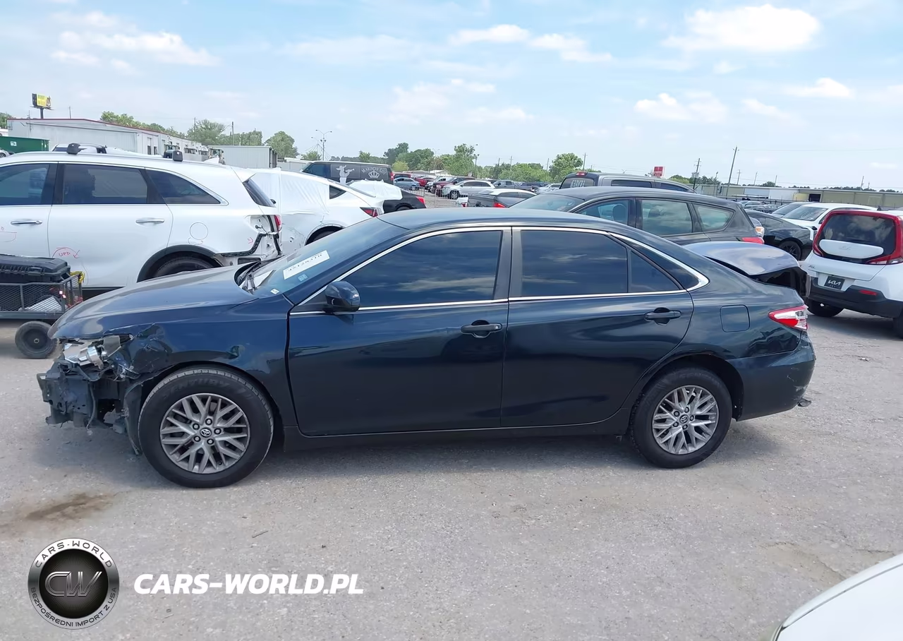 2017 Toyota Camry Le VIN:4T1BF1FK7HU382744 - 14