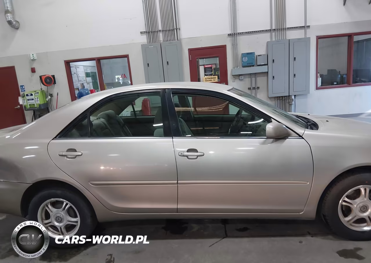 2002 Toyota Camry Le VIN:4T1BE32K92U639592 - 14