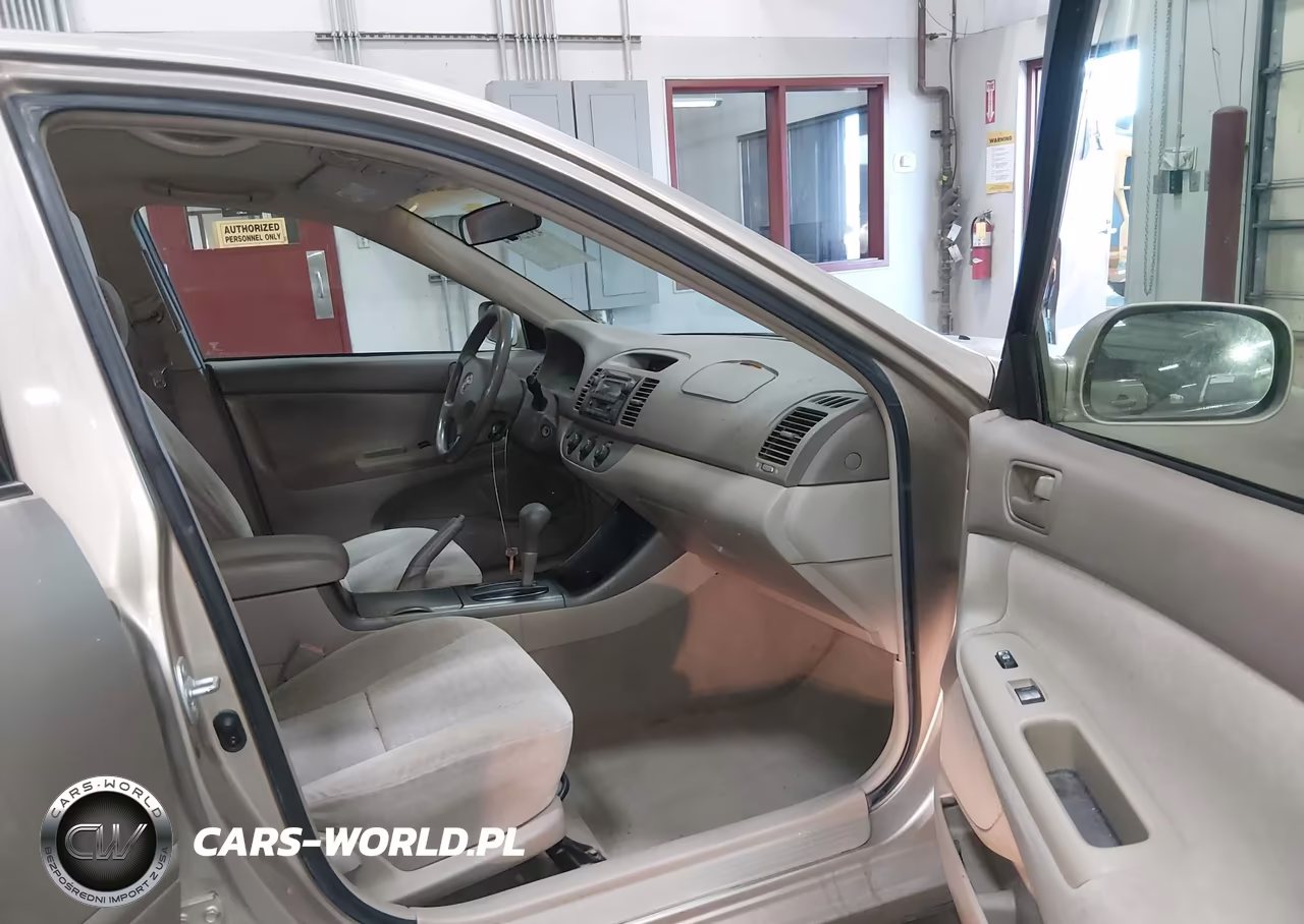 2002 Toyota Camry Le VIN:4T1BE32K92U639592 - 5