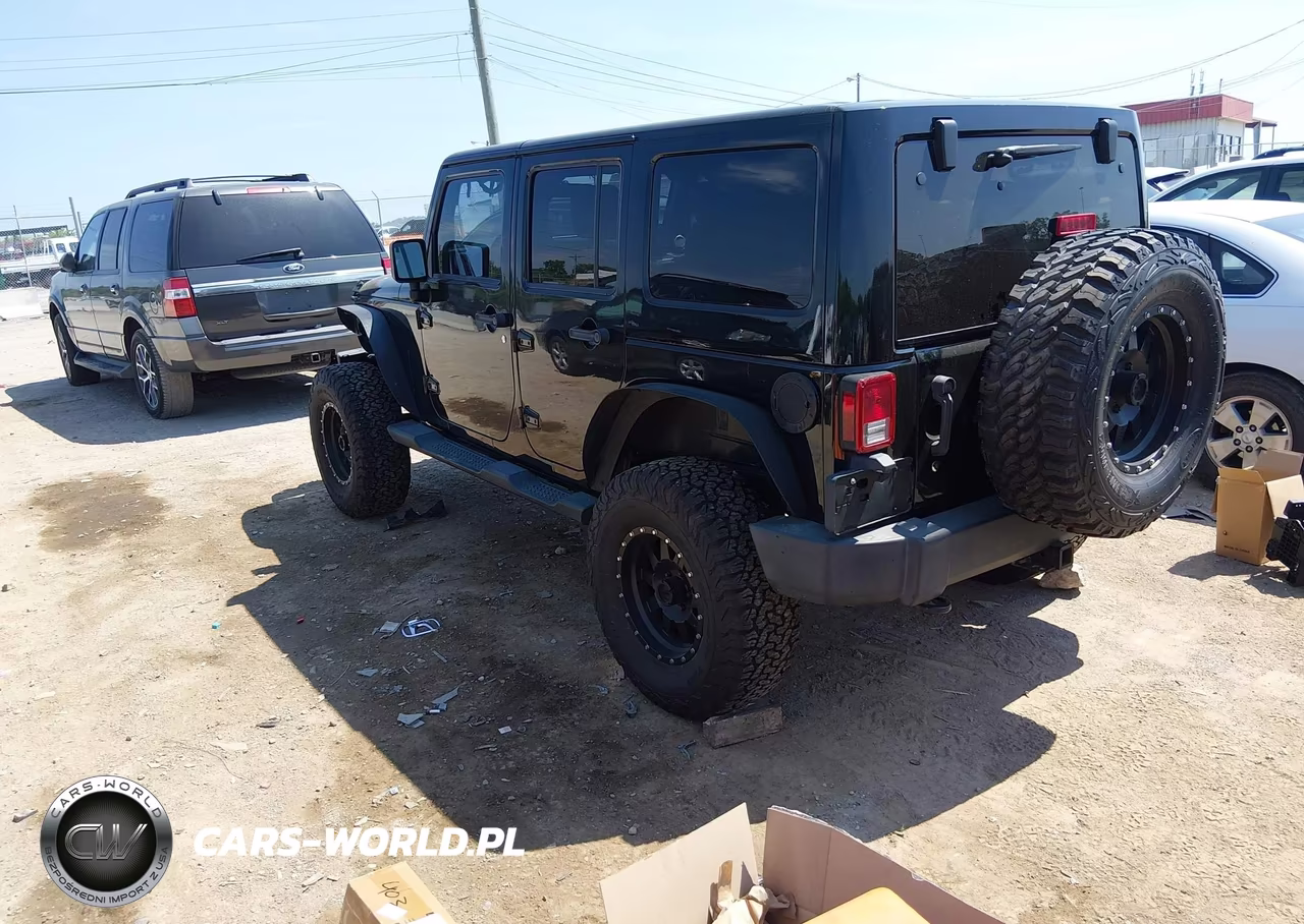 2012 Jeep Wrangler Unlimited Sahara VIN:1C4BJWEG3CL253251 - 3