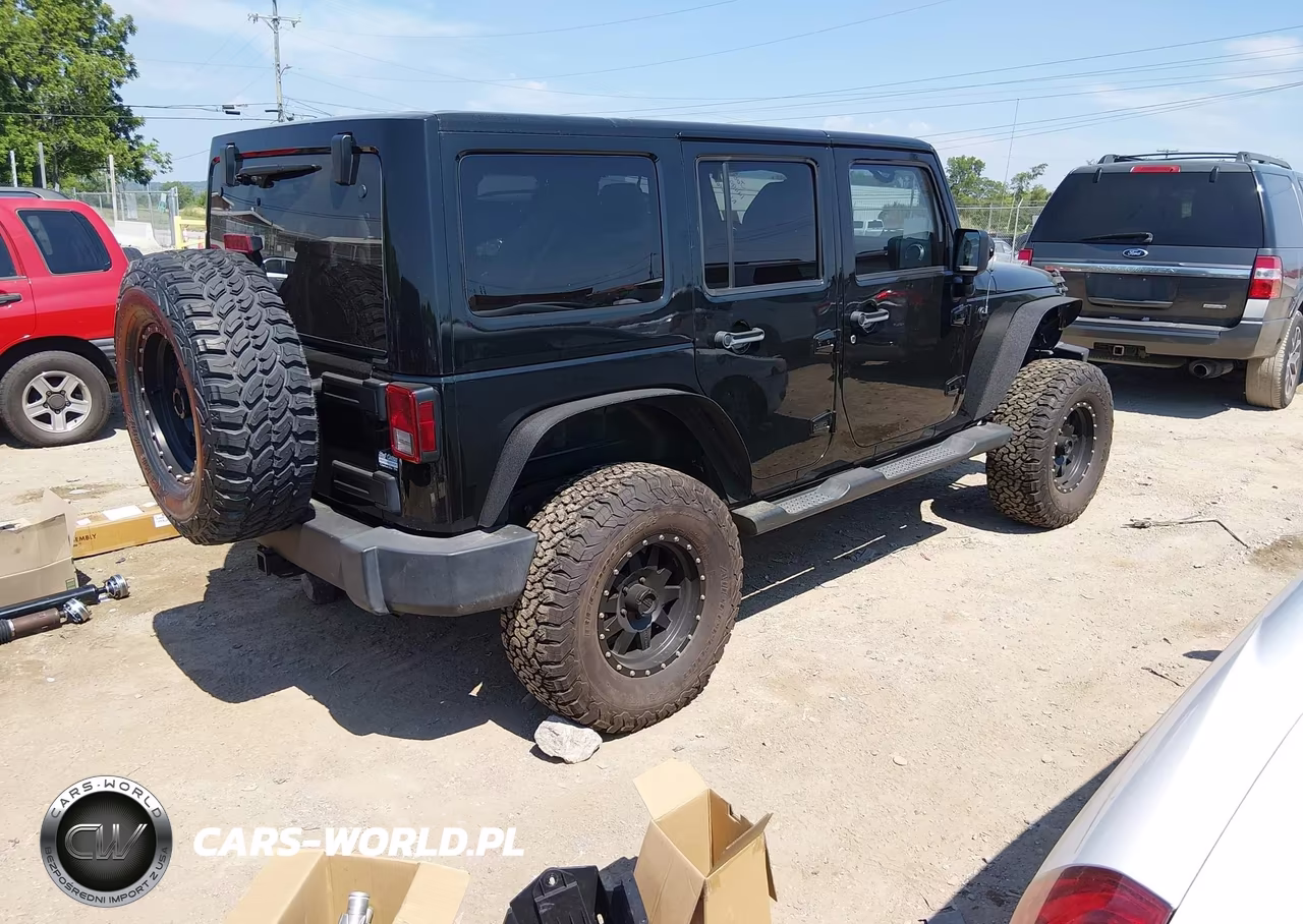 2012 Jeep Wrangler Unlimited Sahara VIN:1C4BJWEG3CL253251 - 4