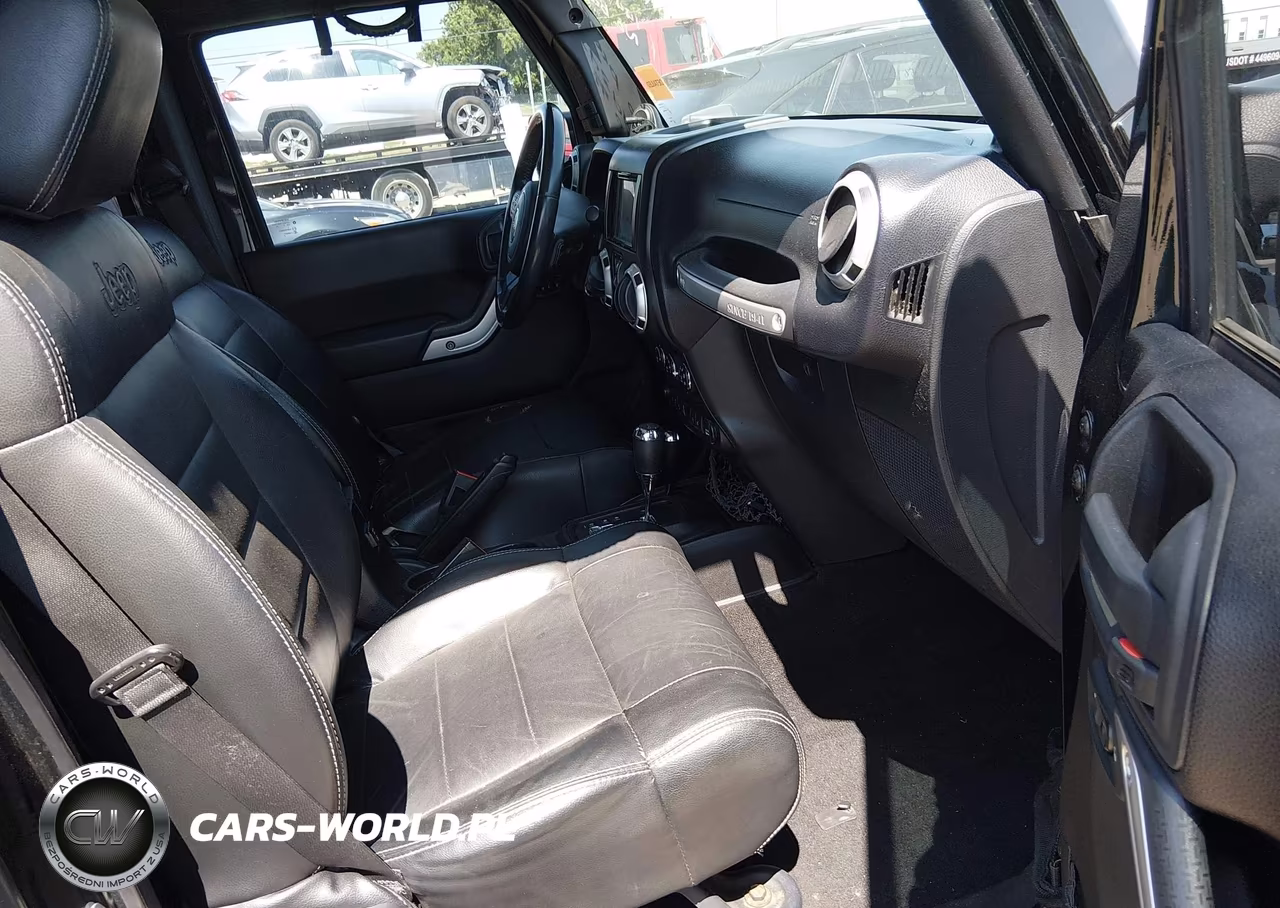 2012 Jeep Wrangler Unlimited Sahara VIN:1C4BJWEG3CL253251 - 5