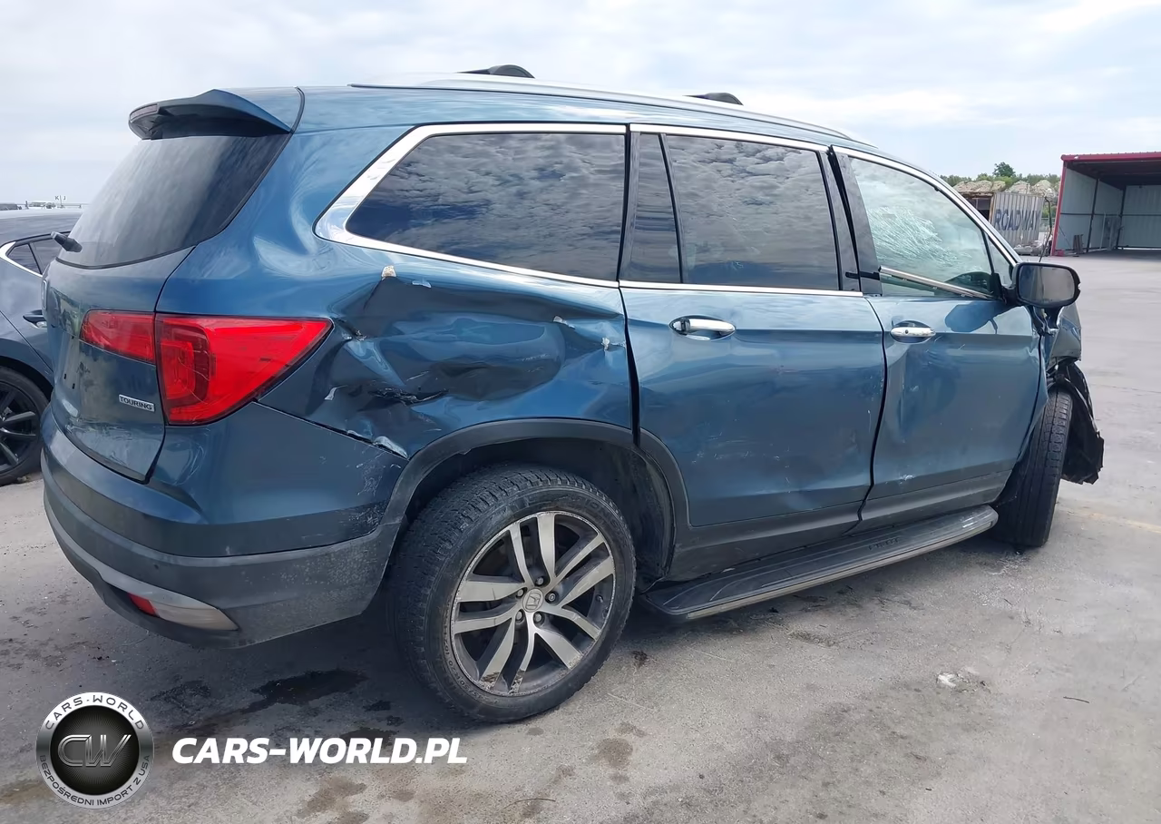 2017 Honda Pilot Touring VIN:5FNYF6H96HB071675 - 4