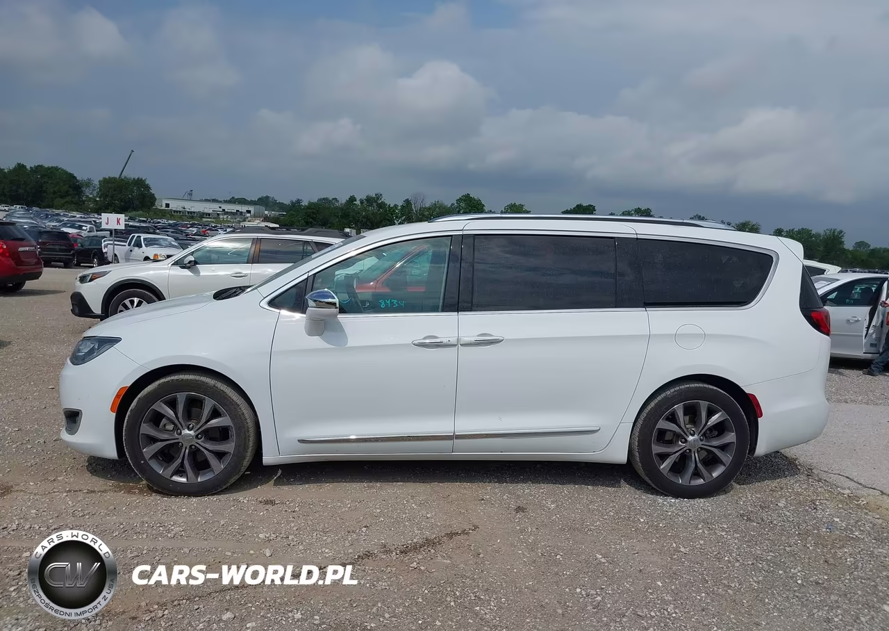 2018 Chrysler Pacifica Limited VIN:2C4RC1GGXJR311529 - 14