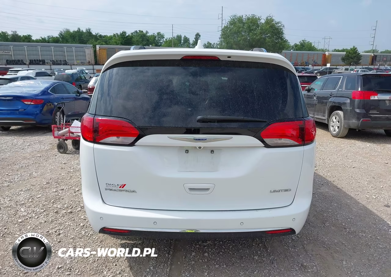 2018 Chrysler Pacifica Limited VIN:2C4RC1GGXJR311529 - 16