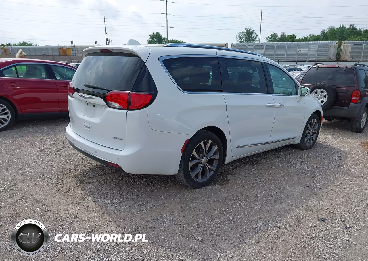 2018 Chrysler Pacifica Limited VIN:2C4RC1GGXJR311529 - 4
