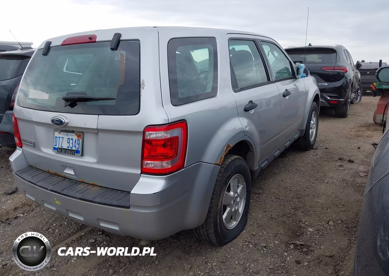 2010 Ford Escape Xls VIN:1FMCU0C7XAKA62887 - 4