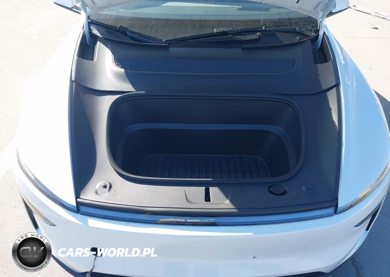 2026 Tesla Model Y VIN:7SAYGDEDXTF425171 - 10