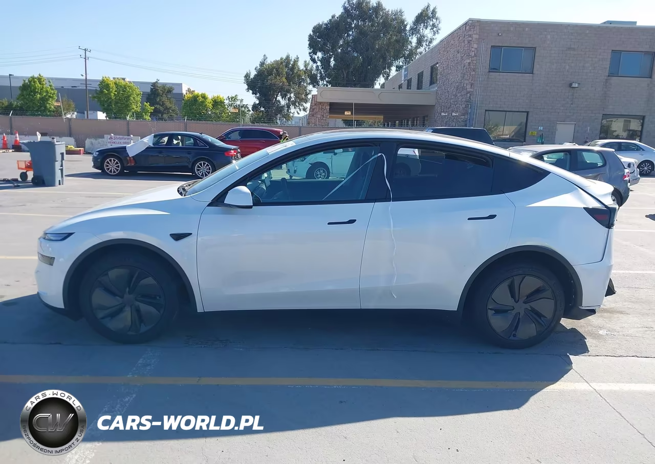2026 Tesla Model Y VIN:7SAYGDEDXTF425171 - 13
