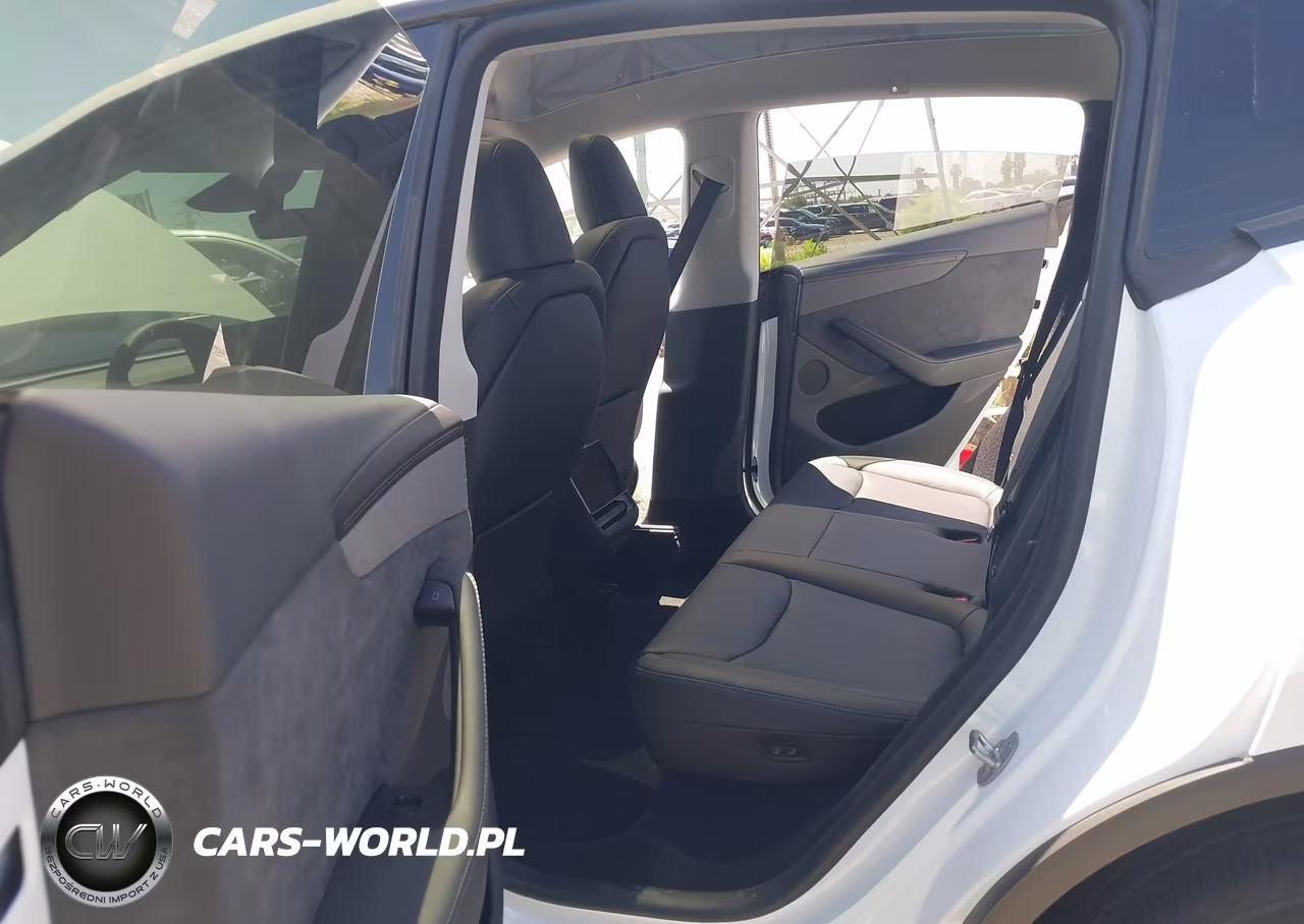 2026 Tesla Model Y VIN:7SAYGDEDXTF425171 - 8