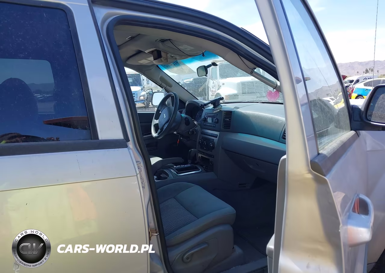 2007 Jeep Grand Cherokee Laredo VIN:1J8HS48P87C635474 - 5