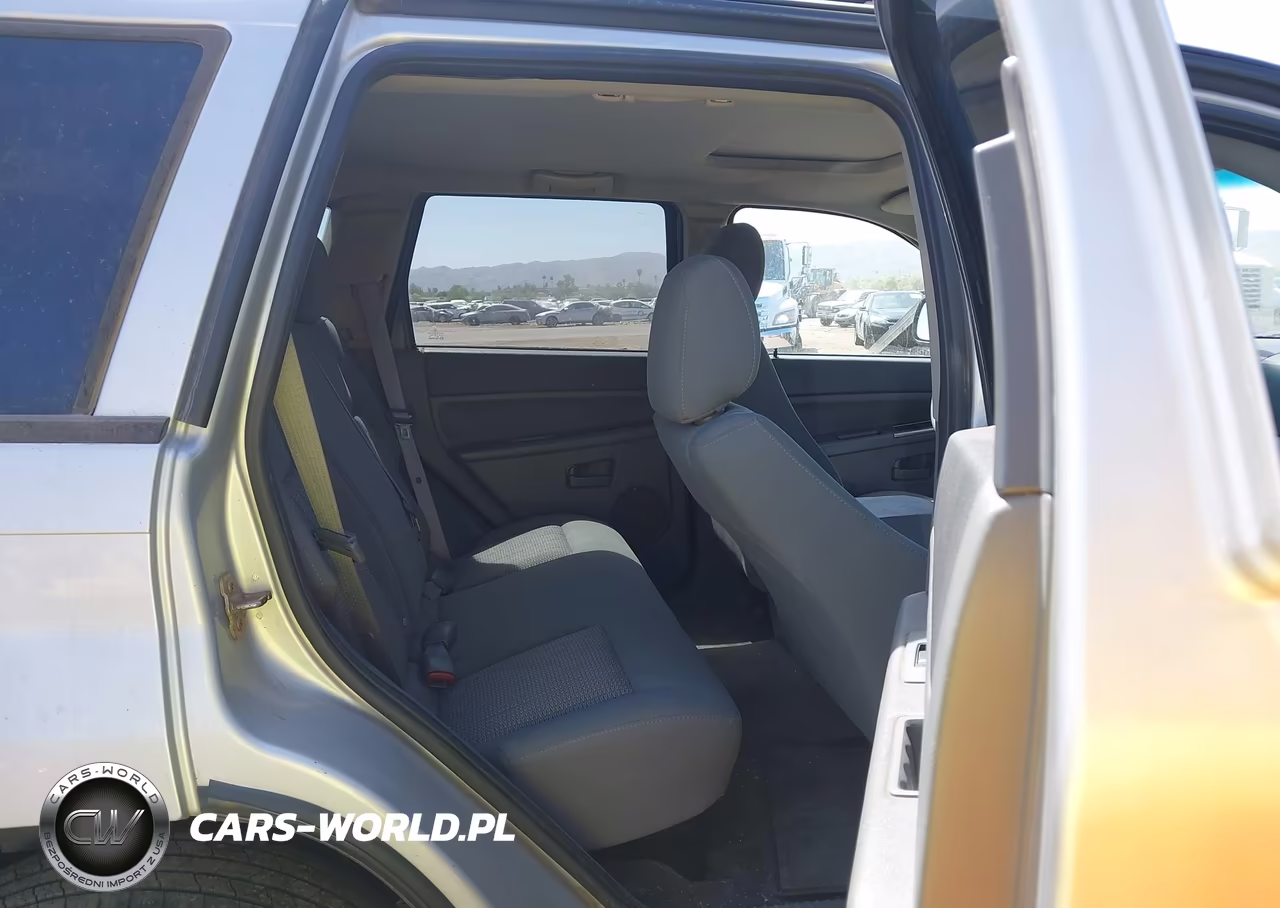 2007 Jeep Grand Cherokee Laredo VIN:1J8HS48P87C635474 - 8