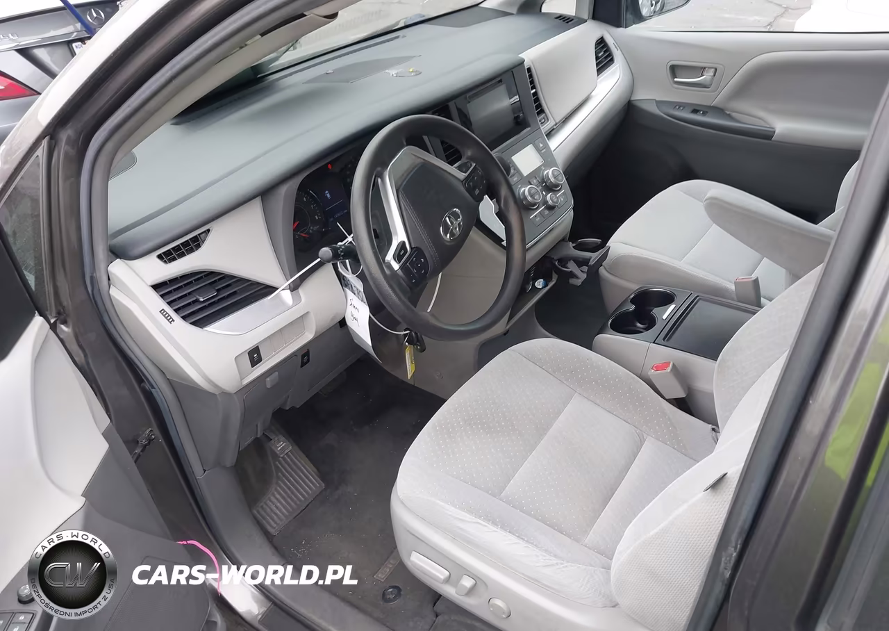 2017 Toyota Sienna Le 8 Passenger VIN:5TDKZ3DC7HS819701 - 18