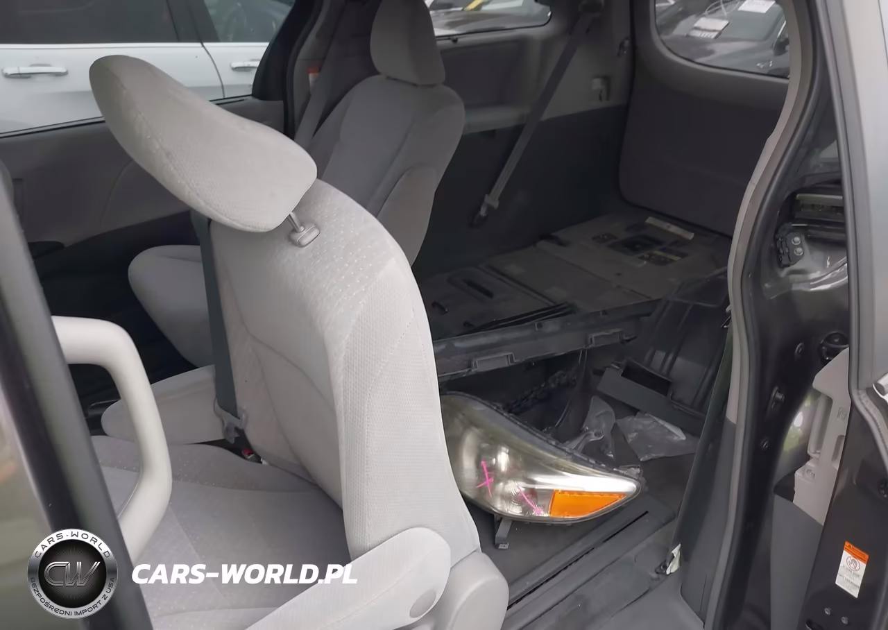2017 Toyota Sienna Le 8 Passenger VIN:5TDKZ3DC7HS819701 - 21