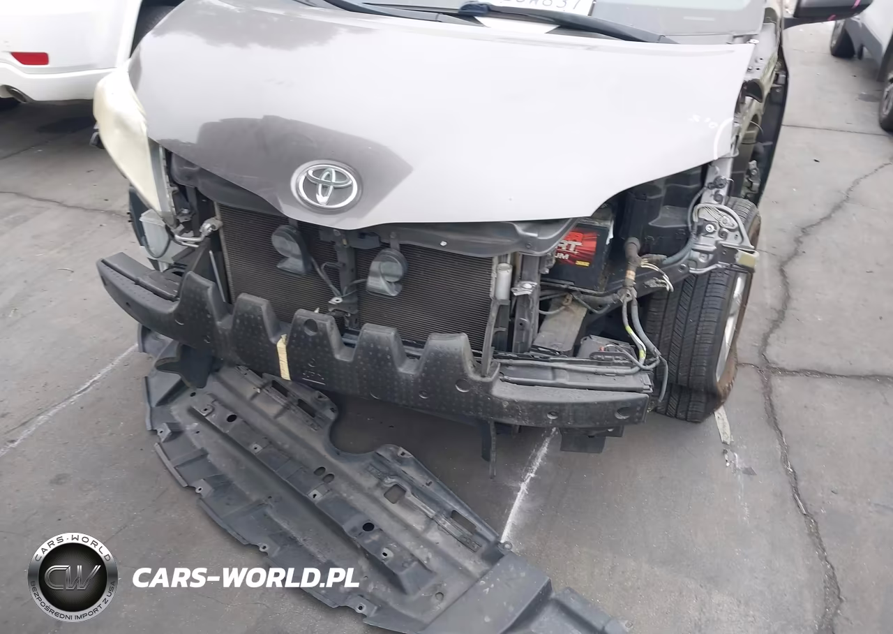 2017 Toyota Sienna Le 8 Passenger VIN:5TDKZ3DC7HS819701 - 6
