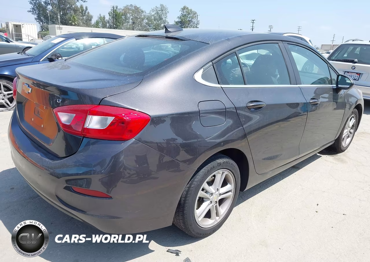 2017 Chevrolet Cruze Lt Auto VIN:1G1BE5SM8H7181173 - 4