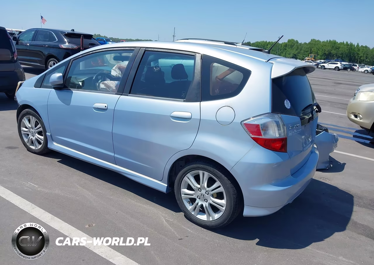 2010 Honda Fit Sport VIN:JHMGE8H40AC031382 - 3