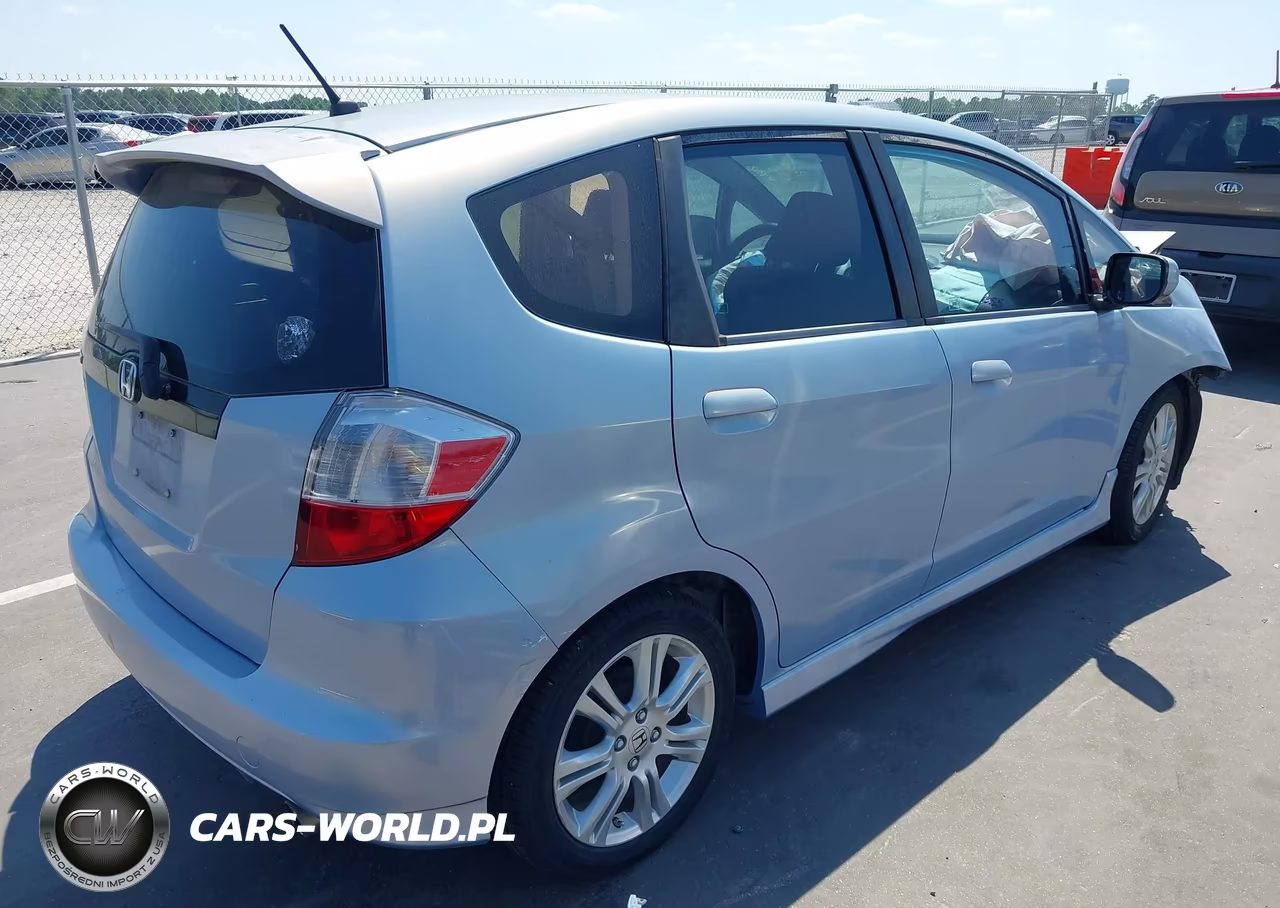 2010 Honda Fit Sport VIN:JHMGE8H40AC031382 - 4