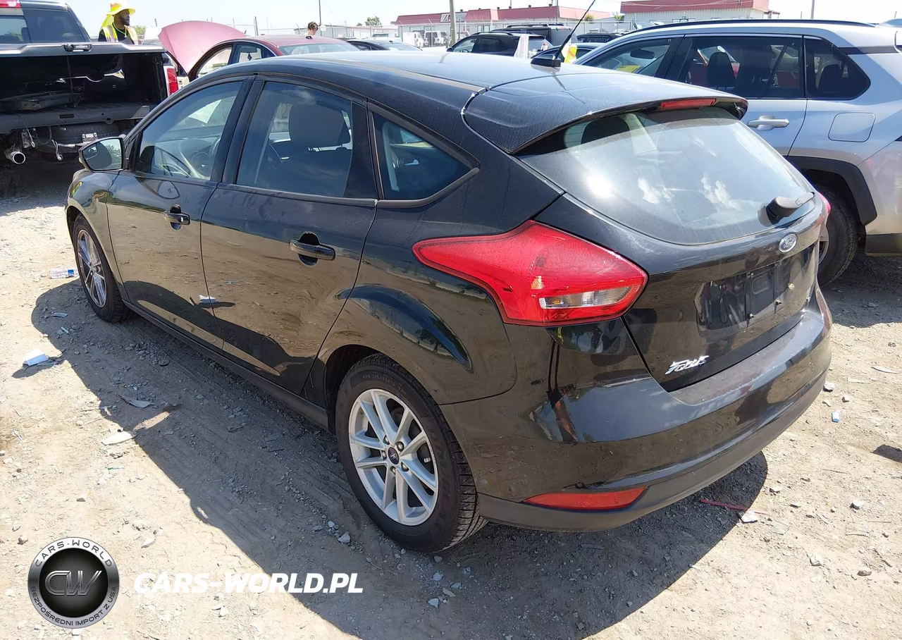 2017 Ford Focus Se VIN:1FADP3K21HL247301 - 3