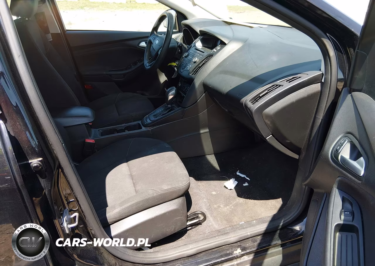 2017 Ford Focus Se VIN:1FADP3K21HL247301 - 5