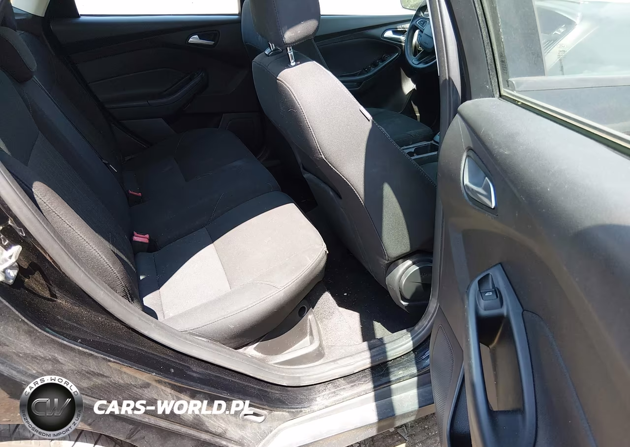 2017 Ford Focus Se VIN:1FADP3K21HL247301 - 8