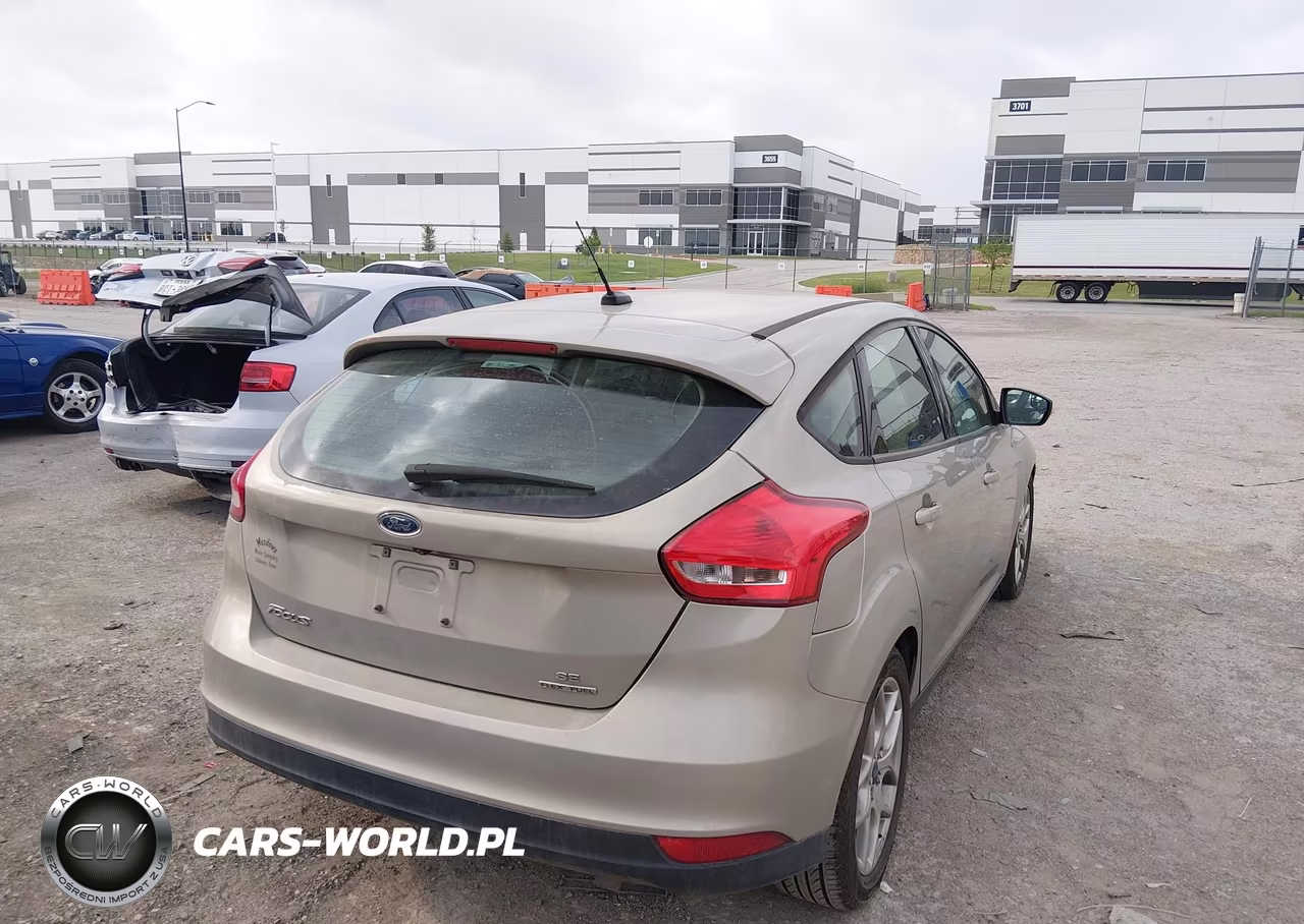 2015 Ford Focus Se VIN:1FADP3K28FL283127 - 4