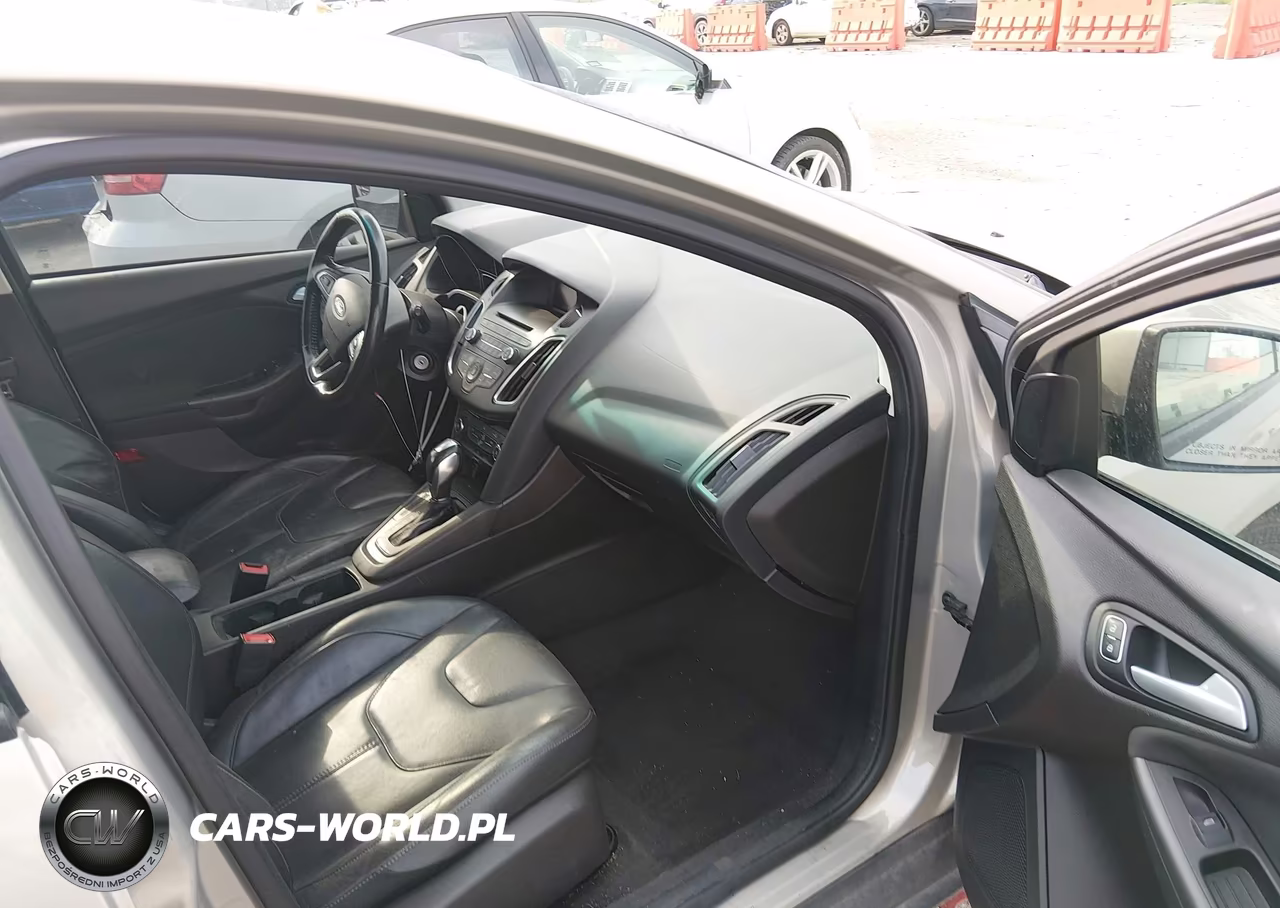 2015 Ford Focus Se VIN:1FADP3K28FL283127 - 5