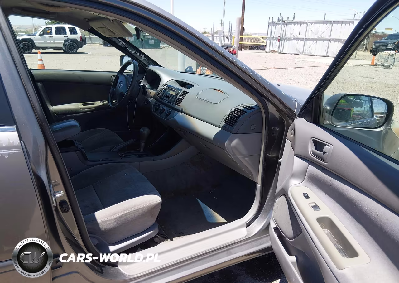 2003 Toyota Camry Le VIN:4T1BE32K03U724046 - 5