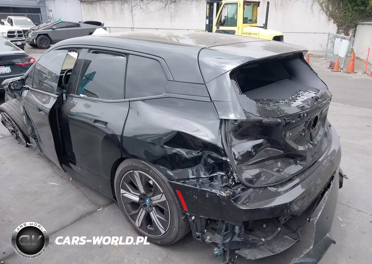 2023 BMW Ix xDrive50 VIN:WB523CF06PCM54850 - 3