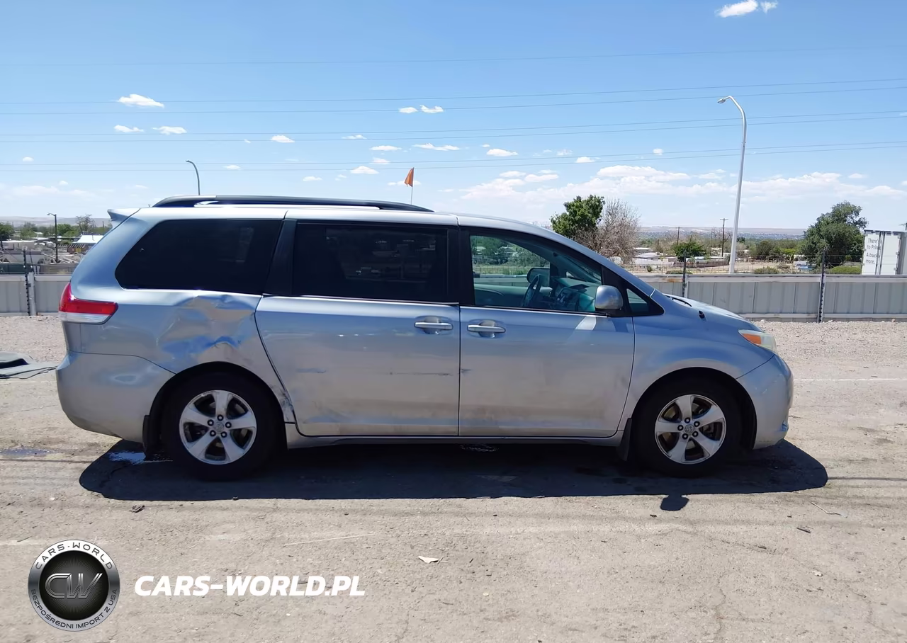 2011 Toyota Sienna Le V6 VIN:5TDKK3DC7BS143682 - 14