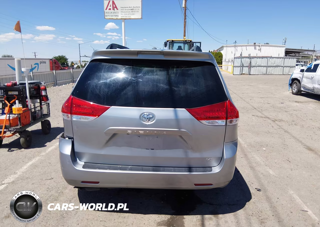 2011 Toyota Sienna Le V6 VIN:5TDKK3DC7BS143682 - 17